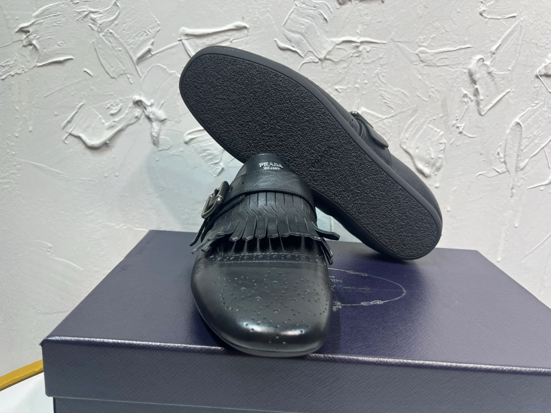 P800 prada derby2025 spring and autumn latest Prada slip-on retro men's leather shoes, Shuffle tassel strap Monk shoes, original one-to-one development, outsole one-to-one molding, upper cowhide, lining and foot cowhide, rubber sole, original packaging black and brown 2 colors, code number: 39-46